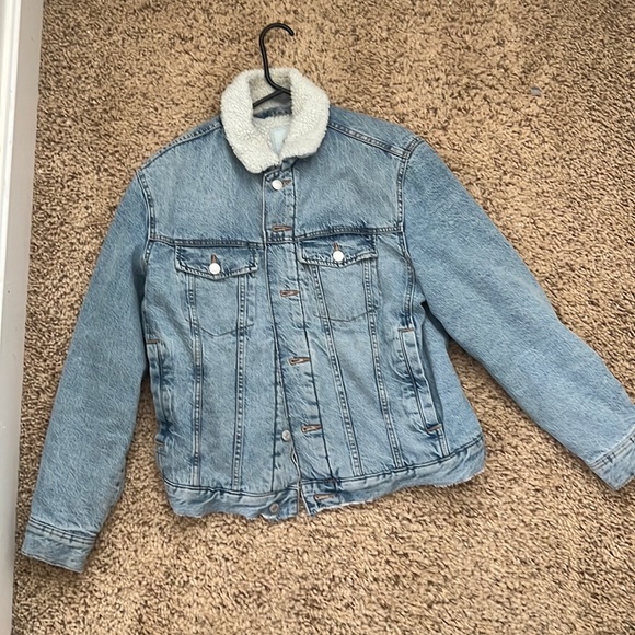 This is an H&M fleece denim jacket light wash! It’s in great condition! - Picture 1 of 4